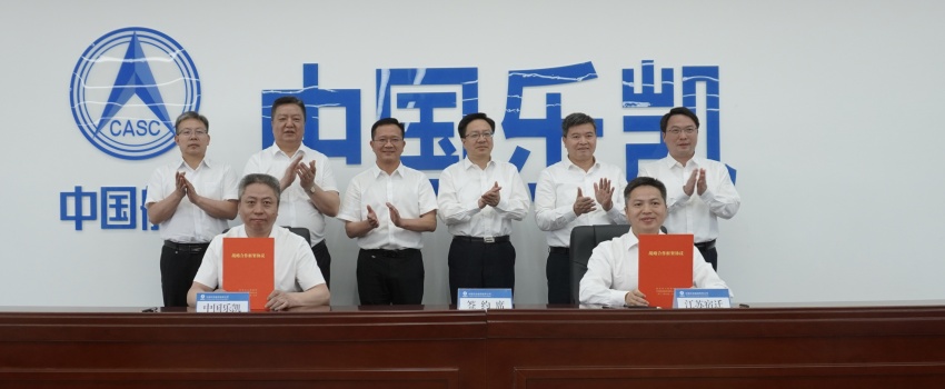 中國樂凱與宿遷市簽訂合作協(xié)議 侯景濱、李東會見宿遷市委書記陳忠偉并共同見證簽約